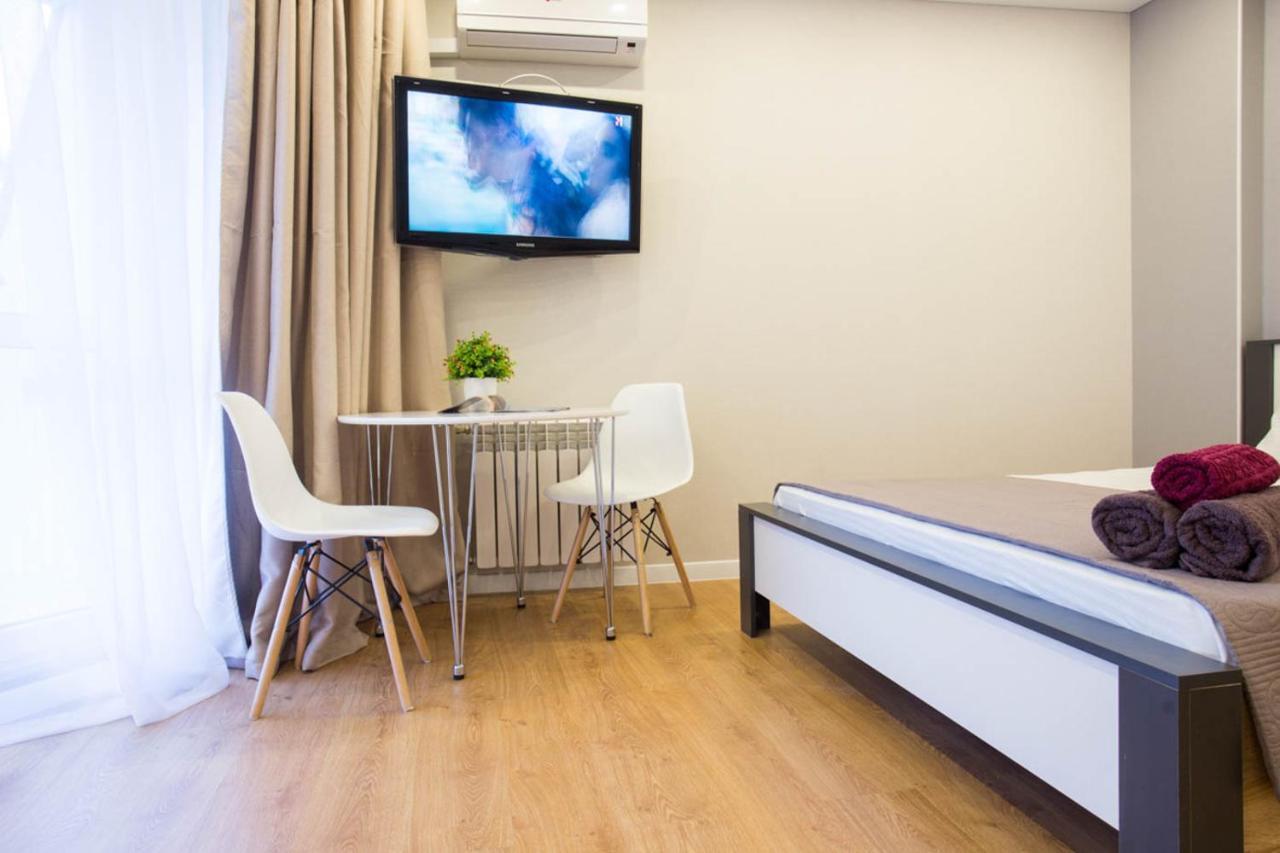 Studio Near Metro Yaroslava Mudroho, Universytet - Mykoly Khvylovoho Str 5-3 Carcóvia Exterior foto